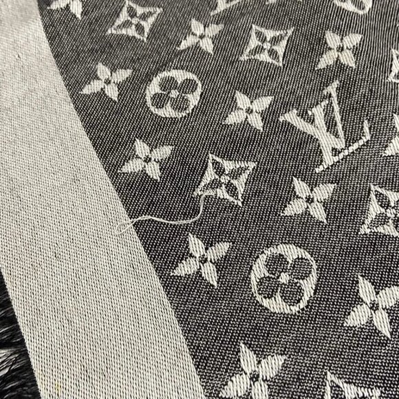LOUIS VUITTON Shawl Monogram Denim Noir - Scarf Silk Wool 320-070125 - Picture 4 of 11
